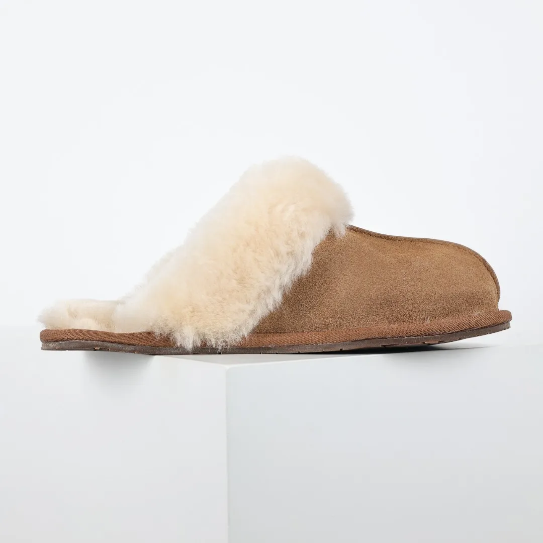 Pick up locally 💰480 Core recommended good price In recent years, uug has launched a series of styles, which are partially geared towards the preferences of young consumers and have also moved to the forefront of fashion trends. Shoe body material: water-repellent coated suede upper, 17mm UGGPURE™ implanted wool insole, lightweight non-slip and comfortable rubber outsole, with brand LOGO and trademark, with full packaging Size: 35 36 37 38 39 40